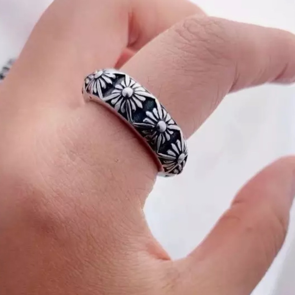 7mm Vintage look Chrome Cross Flower Ring stainless steel Ring Band size 7 - Picture 3 of 11